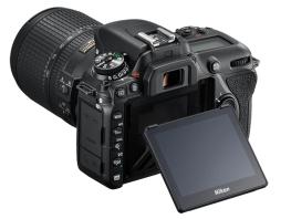 Digitalni fotoaparat Nikon D7500 sa 18-140mm VR